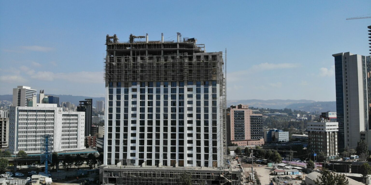 One La Gare structural work and a roof slab have been completed, and Completion work on the 21th floor is progressing. De-Snagging on the 4-13 floors and 1st snagging has started from 14-16 floors. (Jan - 2024)